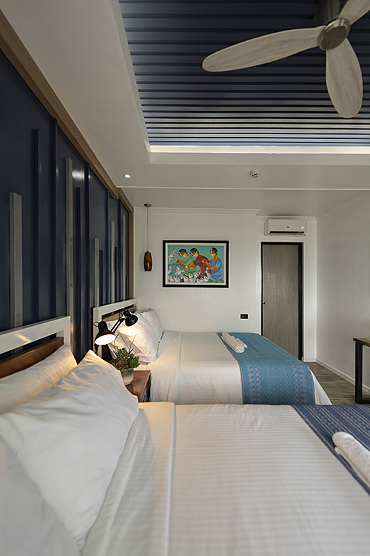 images/imagehover_remodel/Crystal%20Blue%200391.jpg#joomlaImage://local-images/imagehover_remodel/Crystal Blue 0391.jpg?width=533&height=800